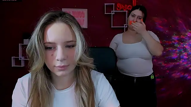 Snapshot of miles_candy chatting on 02-19-26, 08:16 miles candy online show from 02-19-26, 08:16