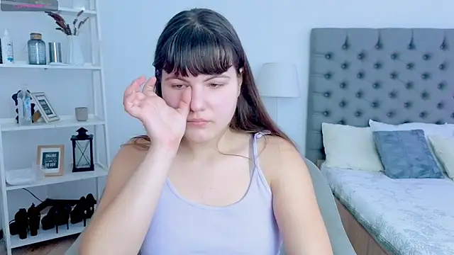 Snapshot of Miss__Poly chatting on 02-08-26, 01:47 Miss Poly online show from 02-08-26, 01:47