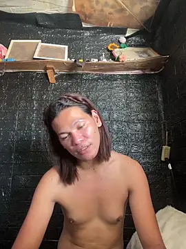 Snapshot of HugeAgatha chatting on 02-15-26, 05:26 HugeAgatha online show from 02-15-26, 05:26