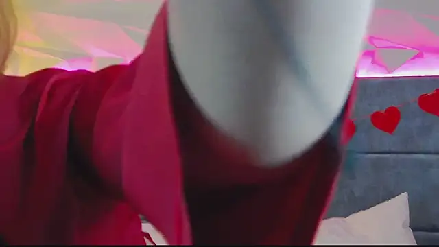 Snapshot of AvaLarson chatting on 02-15-26, 12:58 AvaLarson online show from 02-15-26, 12:58