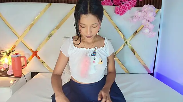 Real virgin Pussy online show from 06-19-26, 06:56