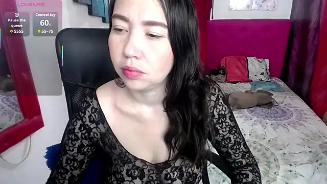 Snapshot of juliet_noir chatting on 06-10-26, 12:15 juliet noir online show from 06-10-26, 12:15