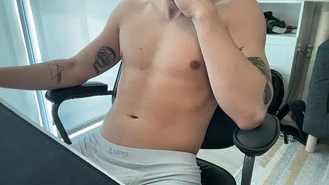 Snapshot of lukshof chatting on 02-06-26, 04:54 lukshof online show from 02-06-26, 04:54