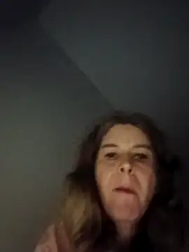 Snapshot of Didi2081 chatting on 02-08-26, 02:37 Didi2081 online show from 02-08-26, 02:37