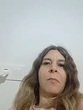 Snapshot of Didi2081 chatting on 02-11-26, 01:10 Didi2081 online show from 02-11-26, 01:10