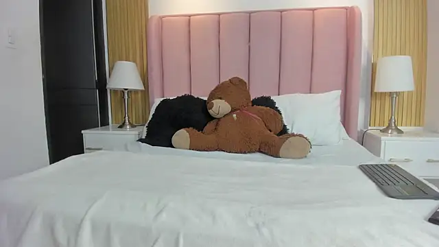 xXxSamantha   online show from 03-06-26, 09:11