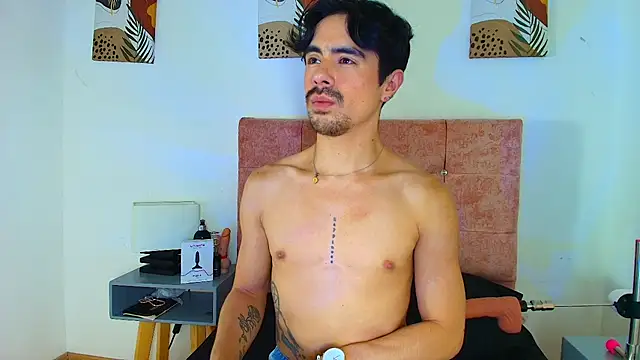 Ethan Briggs  online show from 02-12-26, 03:45