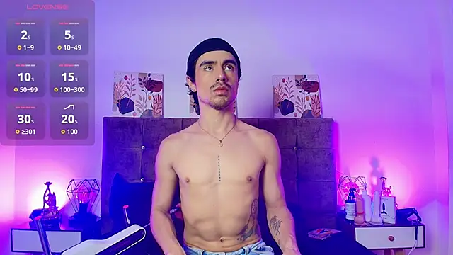 Ethan Briggs  online show from 07-09-26, 03:54