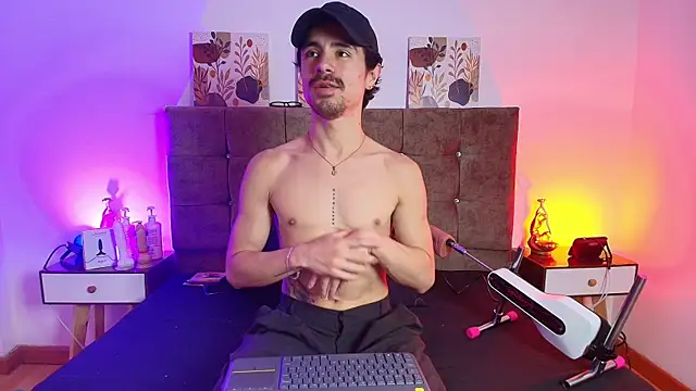 Ethan Briggs  online show from 07-20-26, 03:43