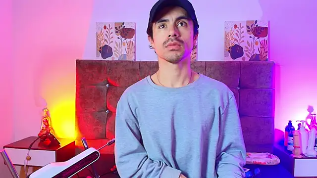 Ethan Briggs  online show from 08-04-26, 03:43