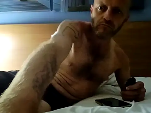 Snapshot of sterng6969 chatting on 03-12-26, 03:01 sterng6969 online show from 03-12-26, 03:01