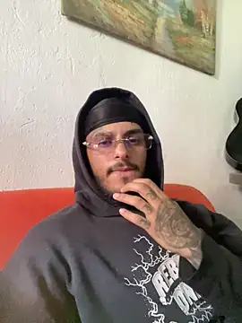 Snapshot of liyamjunior chatting on 02-10-26, 04:11 liyamjunior online show from 02-10-26, 04:11