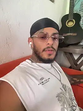 Snapshot of liyamjunior chatting on 02-14-26, 04:26 liyamjunior online show from 02-14-26, 04:26