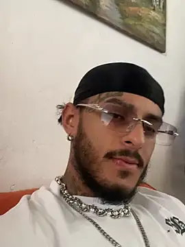 Snapshot of liyamjunior chatting on 02-20-26, 05:02 liyamjunior online show from 02-20-26, 05:02