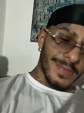 Snapshot of liyamjunior chatting on 03-13-26, 03:02 liyamjunior online show from 03-13-26, 03:02