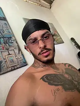 Snapshot of liyamjunior chatting on 03-16-26, 05:39 liyamjunior online show from 03-16-26, 05:39