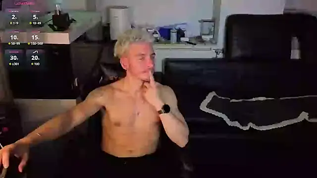 Snapshot of Rayzel_White chatting on 01-18-26, 10:24 Rayzel White online show from 01-18-26, 10:24