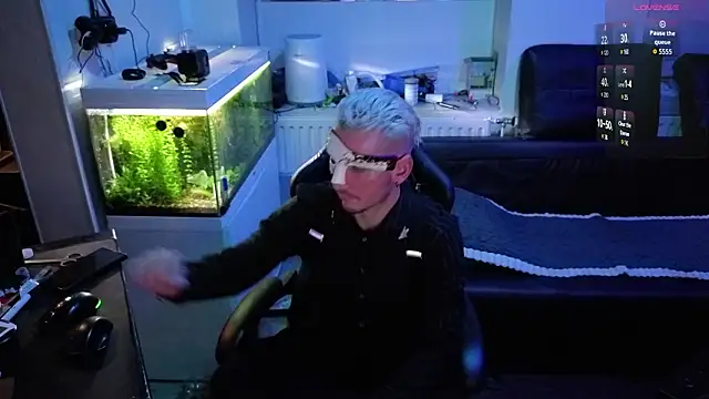 Snapshot of Rayzel_White chatting on 01-31-26, 09:24 Rayzel White online show from 01-31-26, 09:24