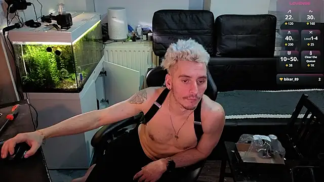 Snapshot of Rayzel_White chatting on 02-02-26, 09:24 Rayzel White online show from 02-02-26, 09:24