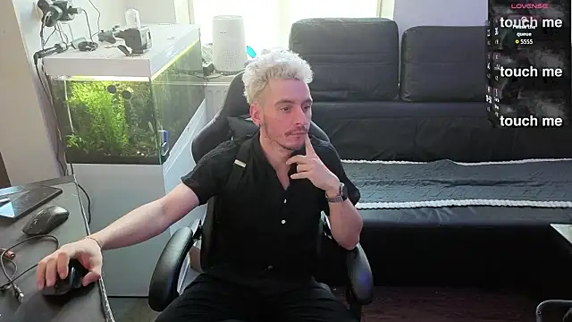 Snapshot of Rayzel_White chatting on 02-03-26, 11:15 Rayzel White online show from 02-03-26, 11:15