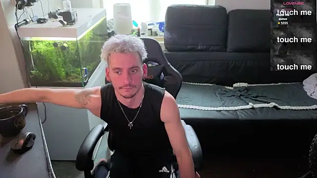 Snapshot of Rayzel_White chatting on 02-07-26, 02:10 Rayzel White online show from 02-07-26, 02:10