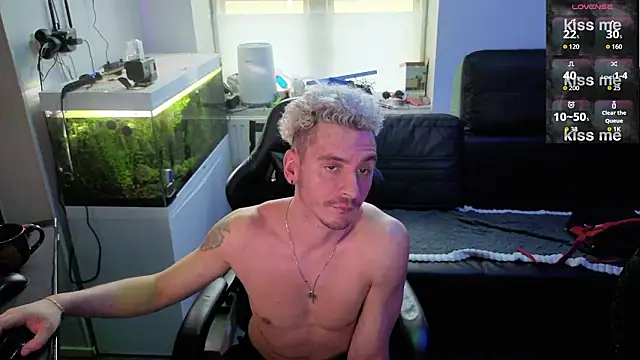 Snapshot of Rayzel_White chatting on 02-10-26, 03:16 Rayzel White online show from 02-10-26, 03:16