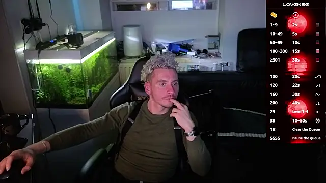 Snapshot of Rayzel_White chatting on 02-11-26, 09:53 Rayzel White online show from 02-11-26, 09:53