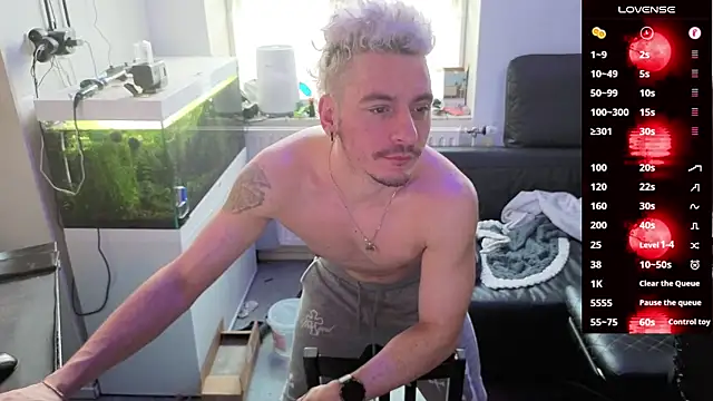 Snapshot of Rayzel_White chatting on 02-16-26, 01:18 Rayzel White online show from 02-16-26, 01:18