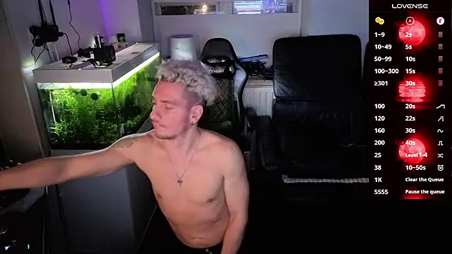 Snapshot of Rayzel_White chatting on 02-21-26, 11:17 Rayzel White online show from 02-21-26, 11:17