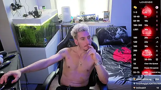 Snapshot of Rayzel_White chatting on 02-24-26, 02:04 Rayzel White online show from 02-24-26, 02:04