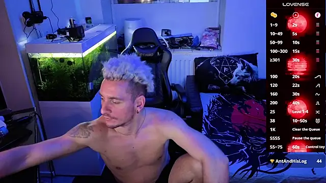 Snapshot of Rayzel_White chatting on 02-25-26, 02:10 Rayzel White online show from 02-25-26, 02:10