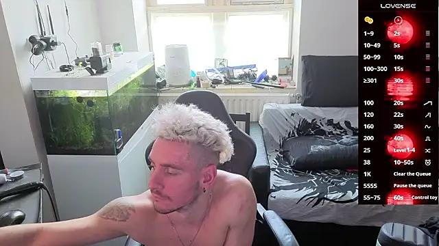 Snapshot of Rayzel_White chatting on 03-06-26, 01:18 Rayzel White online show from 03-06-26, 01:18