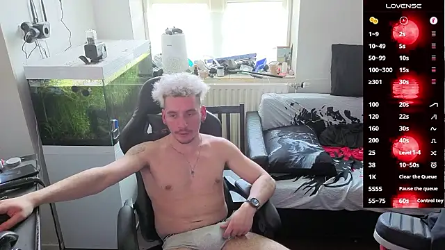 Snapshot of Rayzel_White chatting on 03-08-26, 01:04 Rayzel White online show from 03-08-26, 01:04