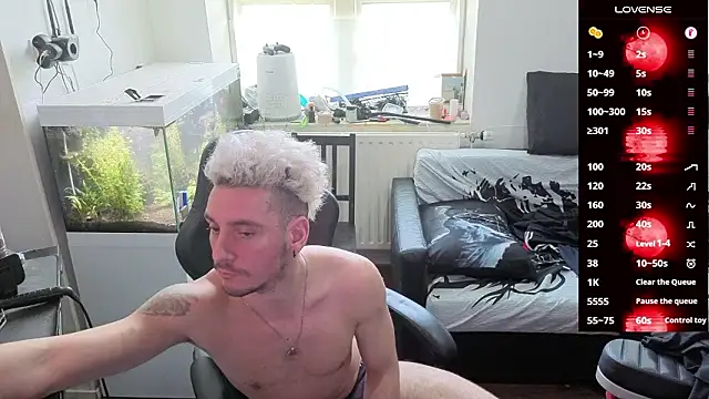 Snapshot of Rayzel_White chatting on 03-09-26, 01:04 Rayzel White online show from 03-09-26, 01:04