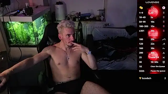 Snapshot of Rayzel_White chatting on 03-13-26, 09:43 Rayzel White online show from 03-13-26, 09:43