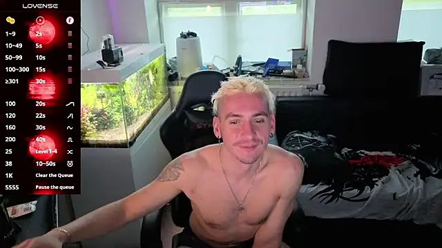 Rayzel White online show from 04-25-26, 06:49