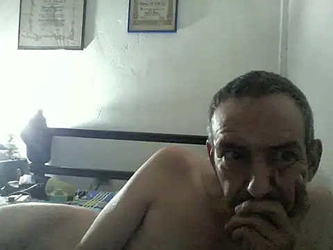 Snapshot of guevo14cm3 chatting on 05-29-26, 06:00 guevo14cm3 online show from 05-29-26, 06:00