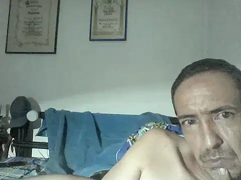Snapshot of guevo14cm3 chatting on 06-15-26, 03:42 guevo14cm3 online show from 06-15-26, 03:42
