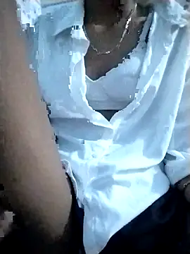 Snapshot of Lisa_xx2 chatting on 02-01-26, 01:20 Lisa xx2 online show from 02-01-26, 01:20