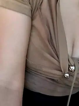 Snapshot of miumiu_sexy2x chatting on 02-28-26, 09:10 miumiu sexy2x online show from 02-28-26, 09:10