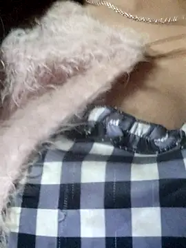 Snapshot of miumiu_sexy2x chatting on 03-06-26, 01:35 miumiu sexy2x online show from 03-06-26, 01:35