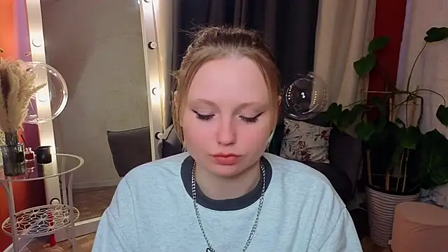 Snapshot of Sweet_M1la chatting on 02-25-26, 10:36 Sweet M1la online show from 02-25-26, 10:36