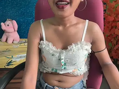 Snapshot of Brown-beauty chatting on 06-30-26, 08:15 Brown-beauty online show from 06-30-26, 08:15