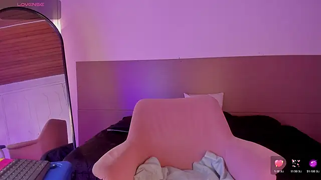 Snapshot of laila__sub_ chatting on 03-13-26, 01:40 laila sub online show from 03-13-26, 01:40