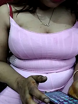 Snapshot of Hot_queen3210 chatting on 03-10-26, 06:35 Hot queen3210 online show from 03-10-26, 06:35