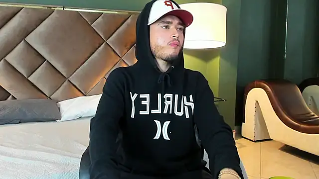 Salvattore Muller online show from 02-09-26, 06:39