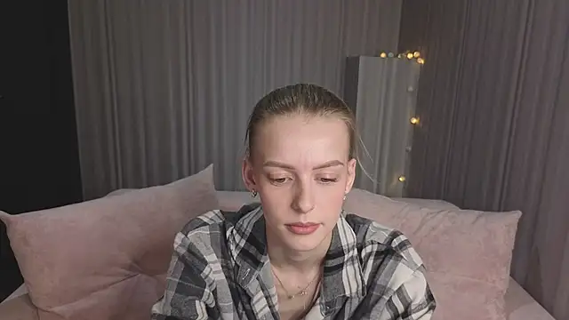 Snapshot of kittie_like18 chatting on 02-05-26, 01:10 kittie like18 online show from 02-05-26, 01:10