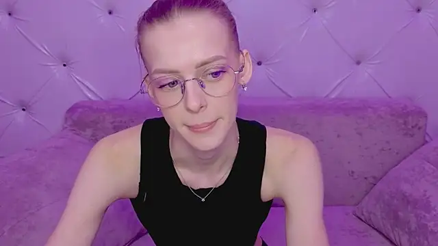 Snapshot of kittie_like18 chatting on 02-14-26, 01:02 kittie like18 online show from 02-14-26, 01:02