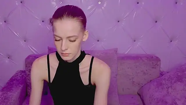 Snapshot of kittie_like18 chatting on 02-26-26, 12:53 kittie like18 online show from 02-26-26, 12:53