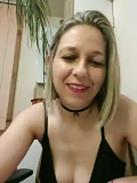Snapshot of AdaJoy chatting on 05-08-26, 10:26 AdaJoy online show from 05-08-26, 10:26